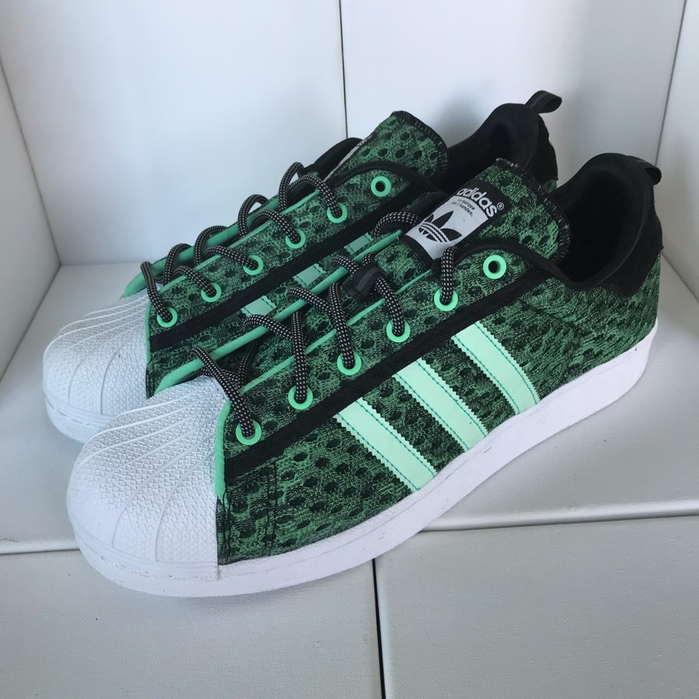 Adidas superstars “glow in the dark”